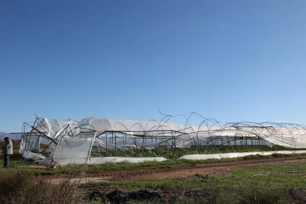 Antalya'da Hortumun Vurduğu Seralara Acil Destek 8